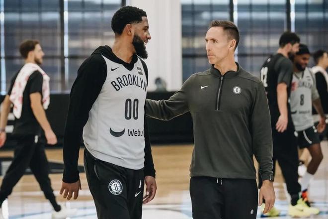 期盈利与稳 期盈利与稳